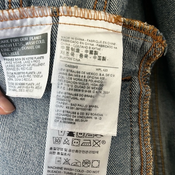 Levi’s Special Edition Japan Themed Embroidered Denim Jacket Medium - Picture 7 of 9